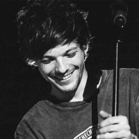 Louis Tomlinson In Black And White