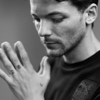 Louis Tomlinson In Black And White